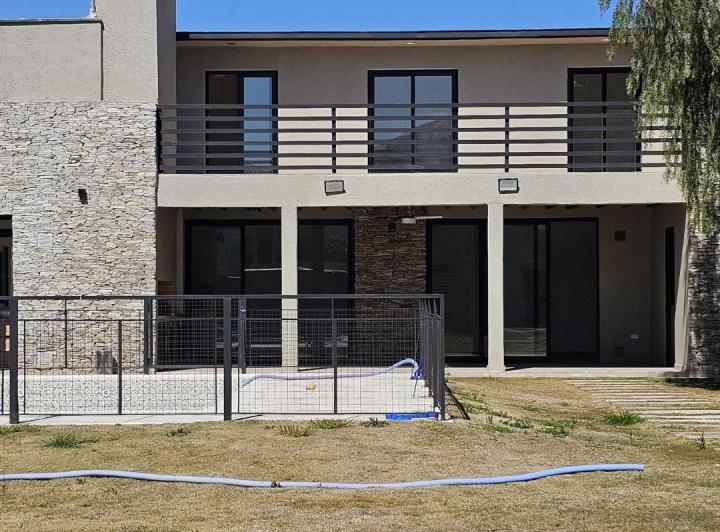 Casa · 165m² · 4 Ambientes