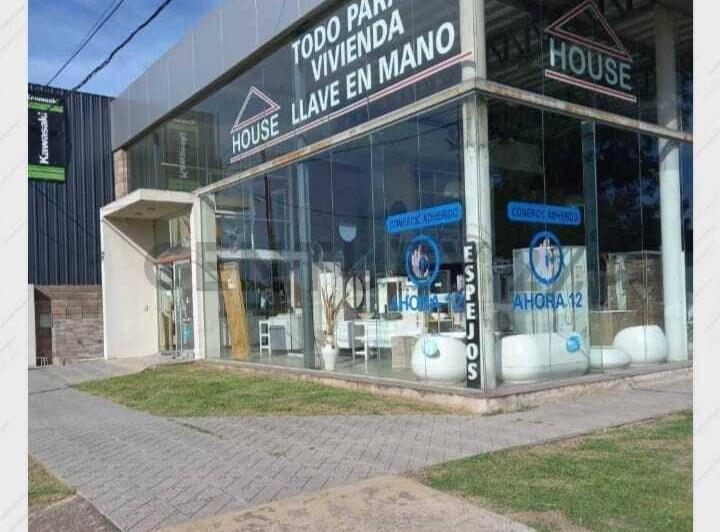 Local comercial · 392m² · 2 Cocheras
