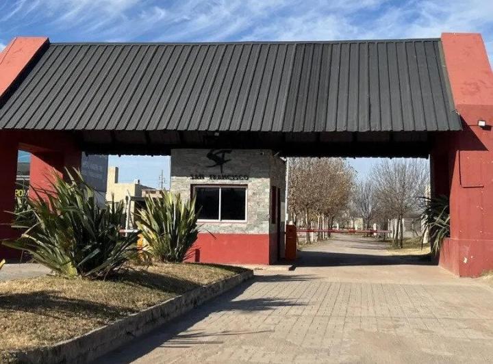 Terreno · 438m²