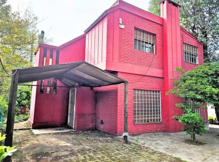 Casa · 180m² · 5 Ambientes · 3 Cocheras
