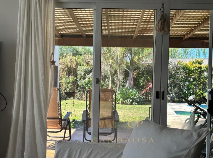 Casa · 185m² · 4 Ambientes · 5 Cocheras