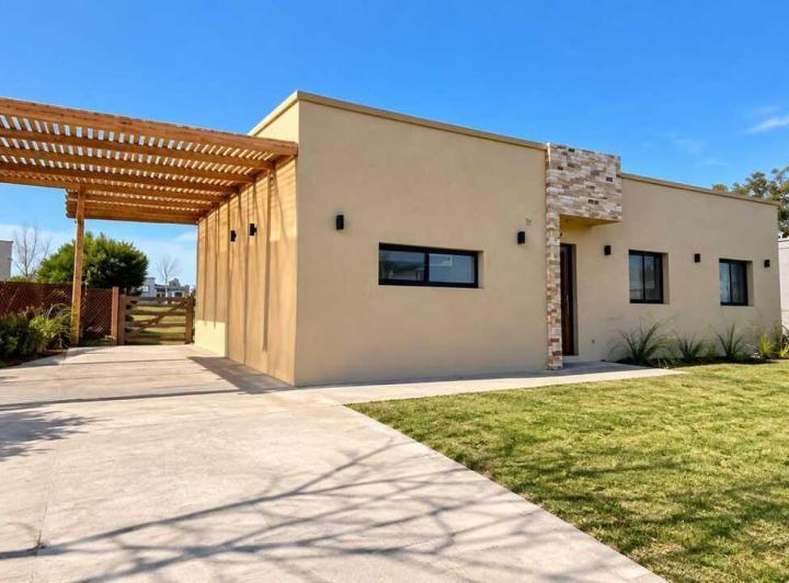 Casa · 105m² · 4 Ambientes · 2 Cocheras