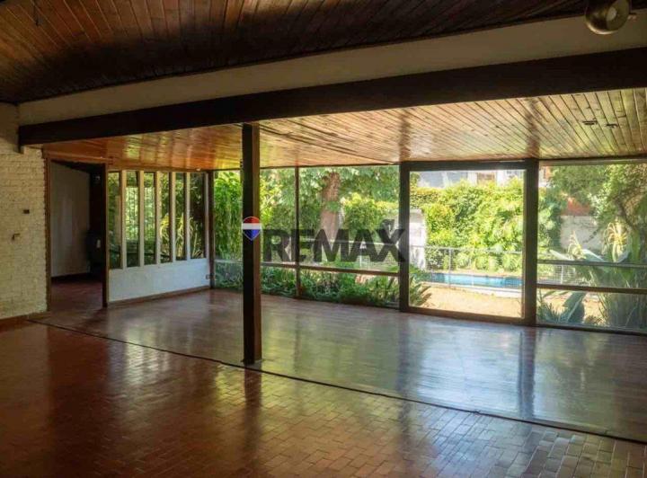 Casa · 200m² · 4 Ambientes · 1 Cochera