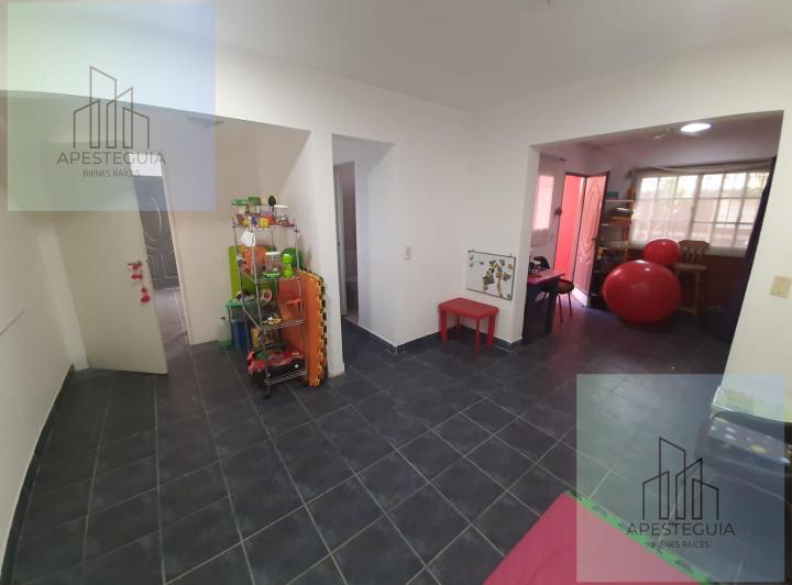 Casa · 140m² · 5 Ambientes · 3 Cocheras