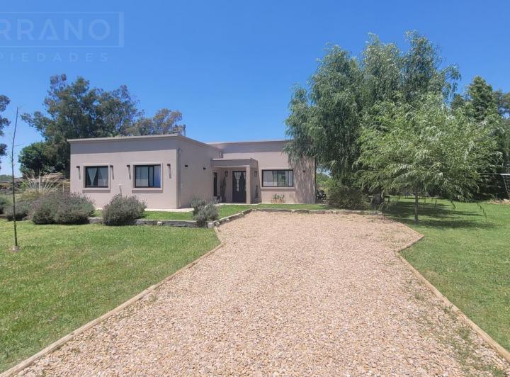 Casa · 1947m² · 4 Ambientes · 1 Cochera