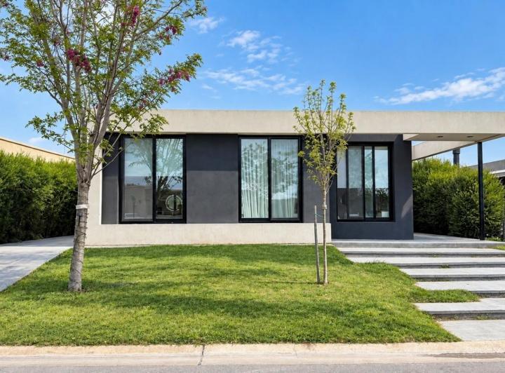 Casa · 130m² · 4 Ambientes · 2 Cocheras