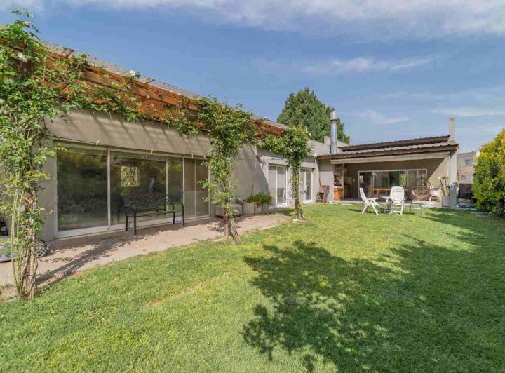 Casa · 197m² · 4 Ambientes · 2 Cocheras
