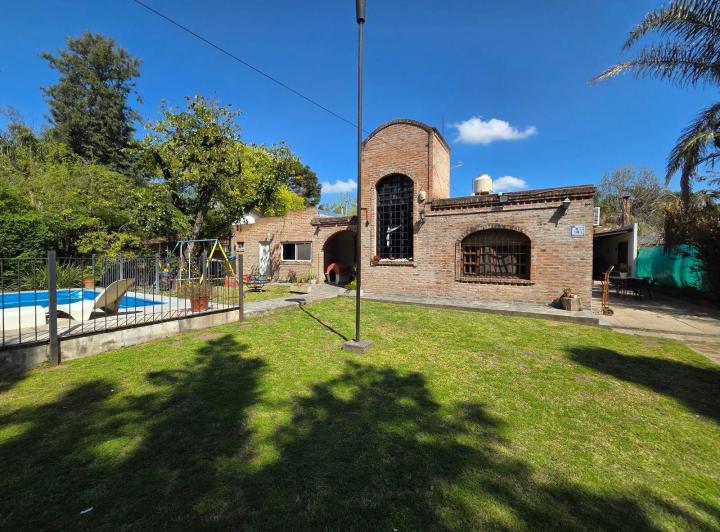Casa · 220m² · 3 Ambientes · 3 Cocheras