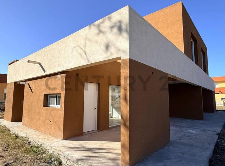 Casa · 80m² · 3 Ambientes · 3 Cocheras
