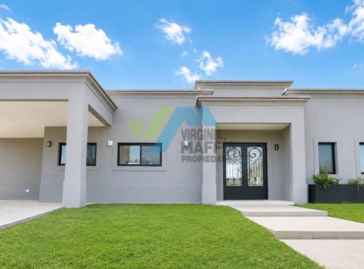 Casa · 220m² · 4 Ambientes · 2 Cocheras