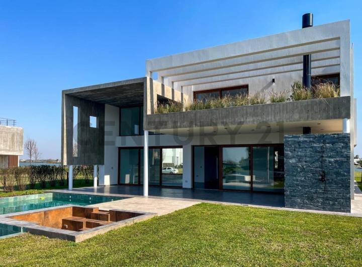 Casa · 447m² · 7 Ambientes · 6 Cocheras