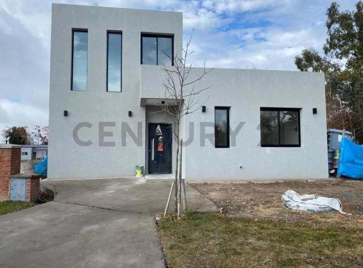 Casa · 197m² · 6 Ambientes · 3 Cocheras