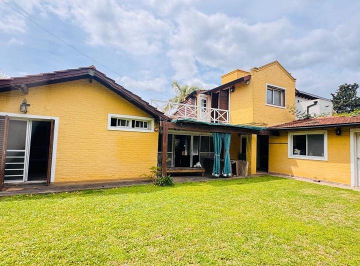 Casa · 200m² · 5 Ambientes