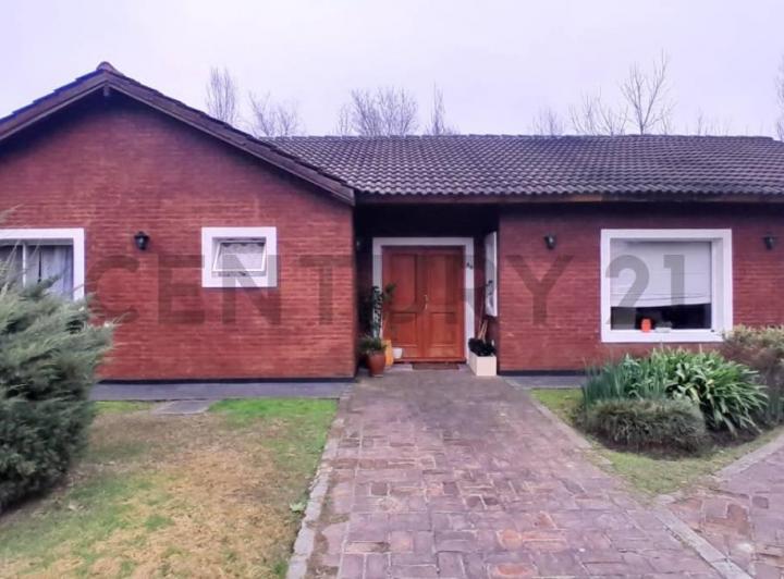 Casa · 180m² · 4 Ambientes · 2 Cocheras