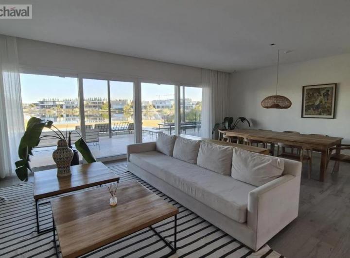 Casa · 359m² · 7 Ambientes · 2 Cocheras