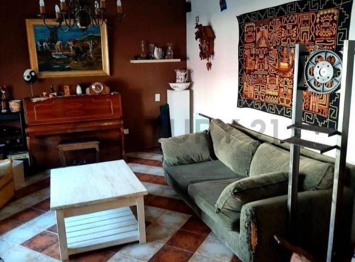 Casa · 243m² · 8 Ambientes