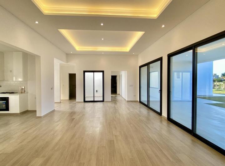 Casa · 204m² · 6 Ambientes · 6 Cocheras
