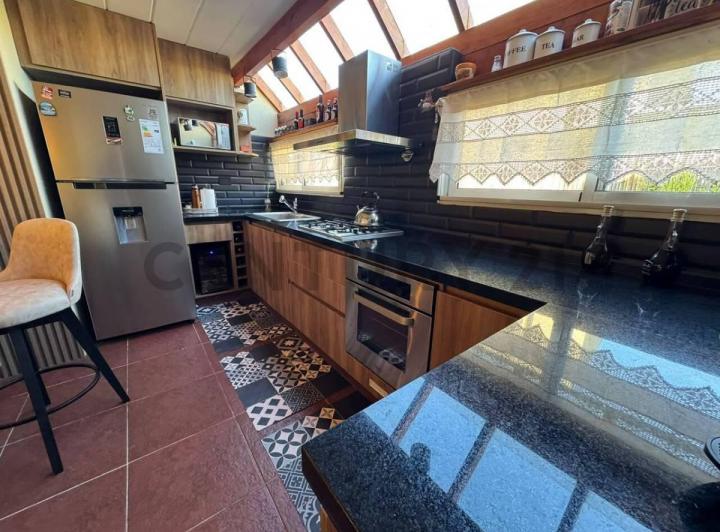 Casa · 232m² · 5 Ambientes · 2 Cocheras