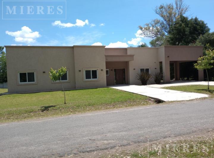 Casa · 200m² · 5 Ambientes · 2 Cocheras