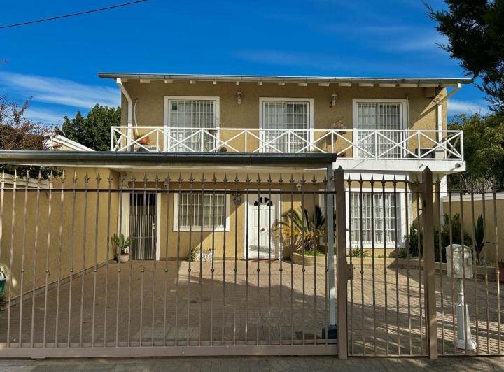 Casa · 190m² · 6 Ambientes · 1 Cochera