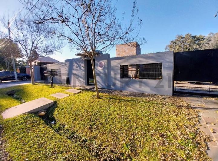 Casa · 275m² · 5 Ambientes · 3 Cocheras