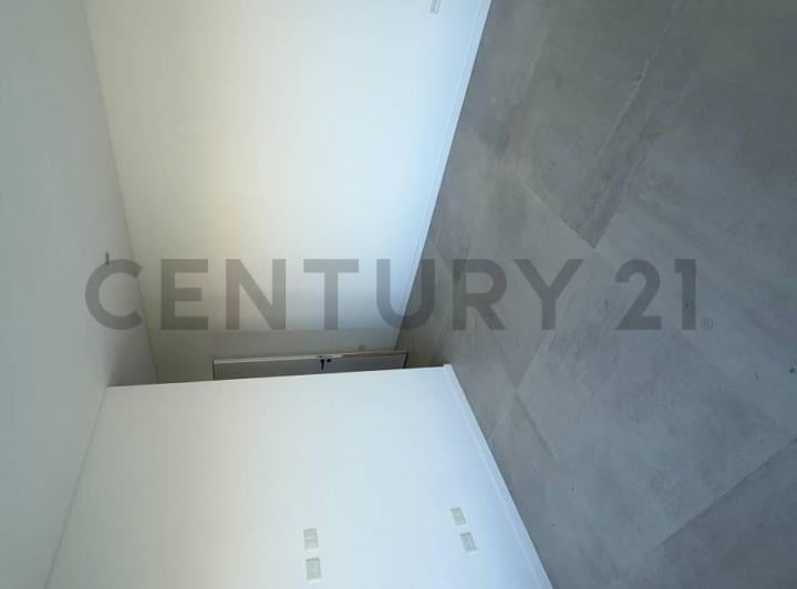 Casa · 327m² · 6 Ambientes · 2 Cocheras