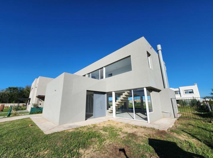 Casa · 200m² · 6 Ambientes