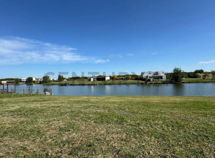 Terreno · 882m²
