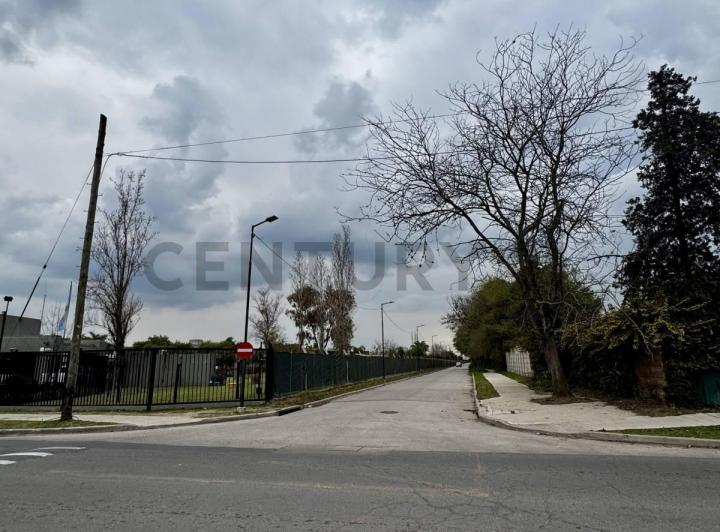 Local comercial · 100m² · 2 Ambientes · 3 Cocheras