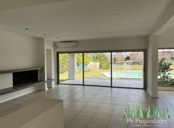 Casa · 360m² · 6 Ambientes · 3 Cocheras