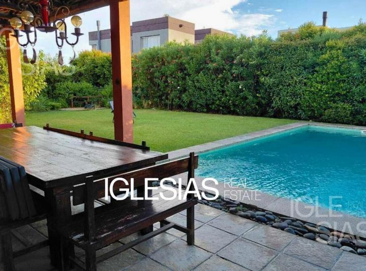 Casa · 210m² · 6 Ambientes