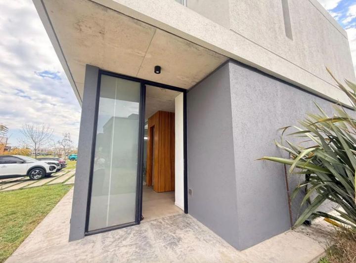 Casa · 280m² · 4 Ambientes
