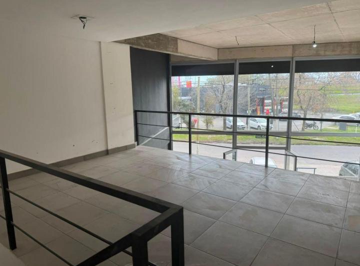 Local comercial · 95m² · 1 Ambiente · 3 Cocheras