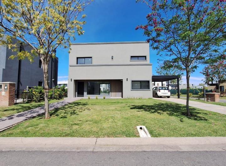 Casa · 169m² · 4 Ambientes · 1 Cochera