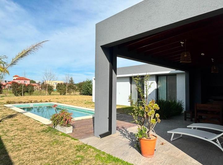 Casa · 144m² · 4 Ambientes · 2 Cocheras