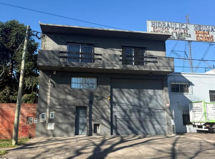 Bodega-Galpón · 960m² · 5 Ambientes · 1 Cochera