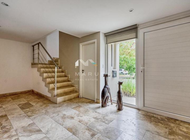 Casa · 314m² · 7 Ambientes · 2 Cocheras