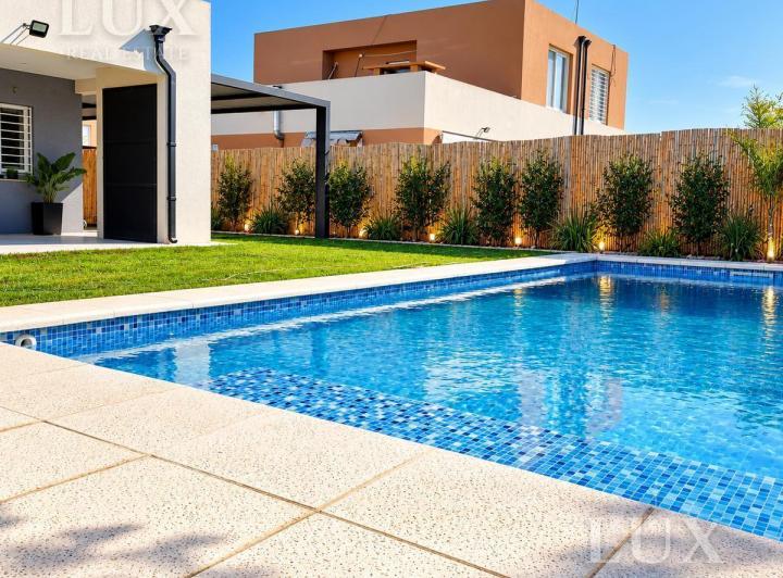 Casa · 120m² · 5 Ambientes · 4 Cocheras