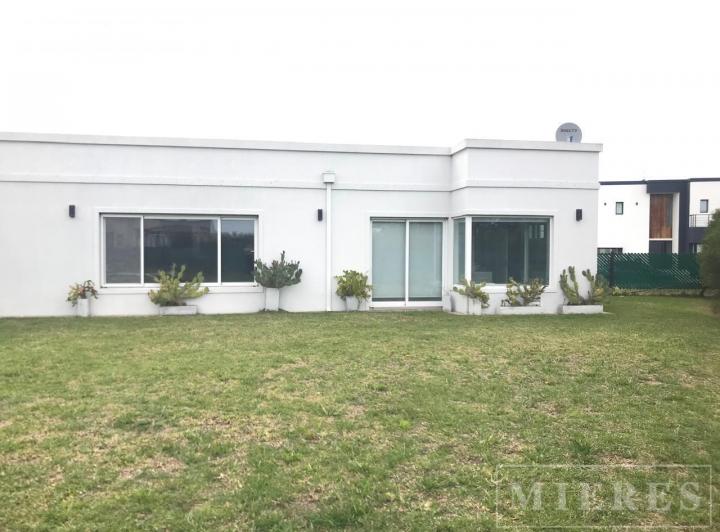 Casa · 153m² · 5 Ambientes · 1 Cochera