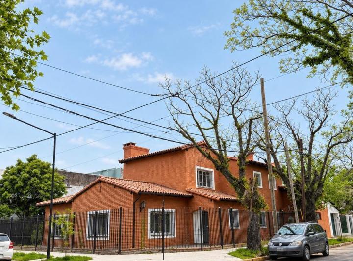 Casa · 277m² · 5 Ambientes · 2 Cocheras