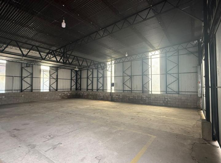 Depósito · 177m²