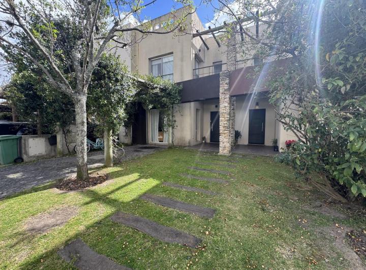 Casa · 117m² · 4 Ambientes · 1 Cochera