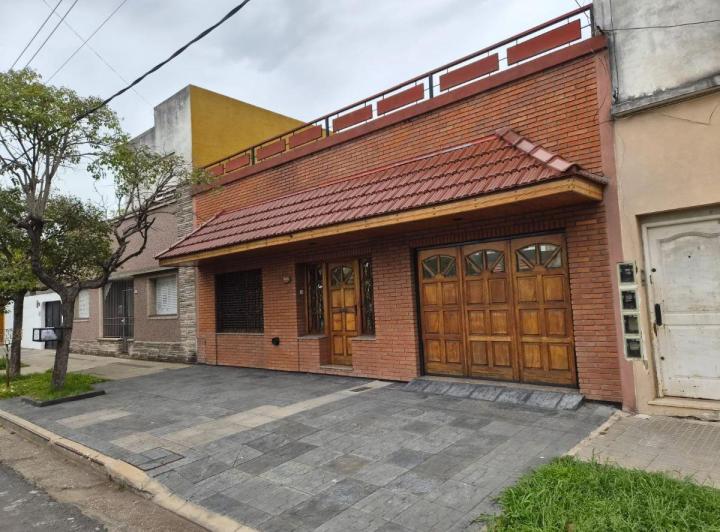 Casa · 100m² · 2 Ambientes · 1 Cochera