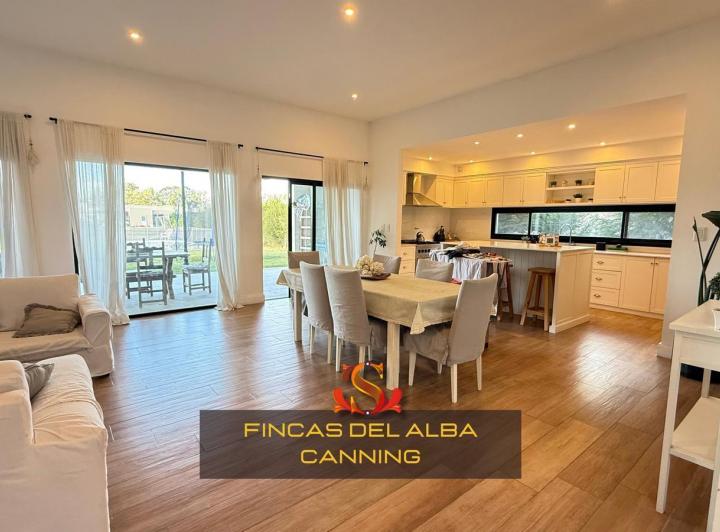 Casa · 1200m² · 5 Ambientes · 2 Cocheras