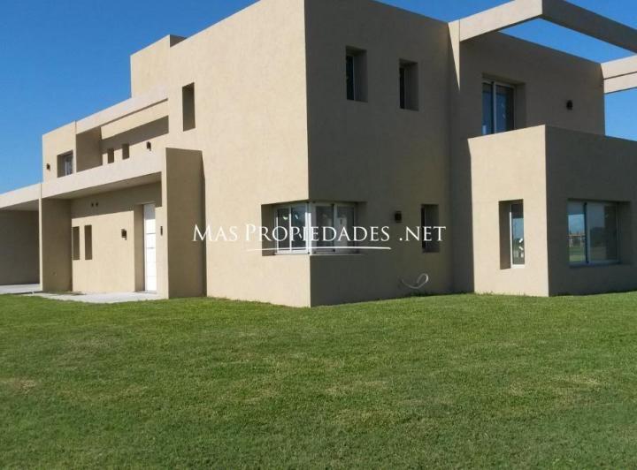 Casa · 290m² · 5 Ambientes · 2 Cocheras
