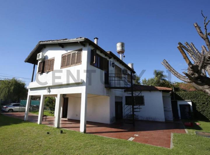 Casa · 120m² · 5 Ambientes · 3 Cocheras