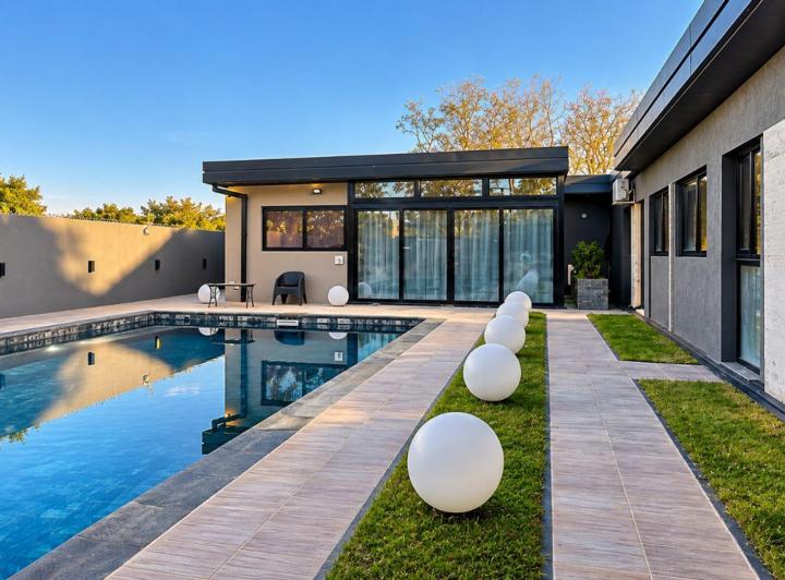 Casa · 450m² · 7 Ambientes · 2 Cocheras