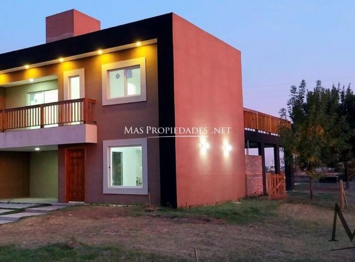 Casa · 223m² · 5 Ambientes · 2 Cocheras