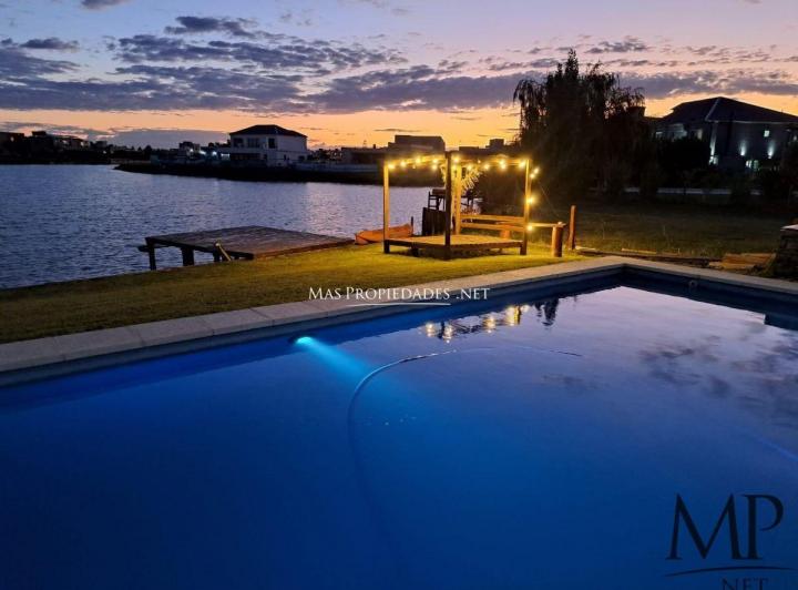 Casa · 213m² · 6 Ambientes