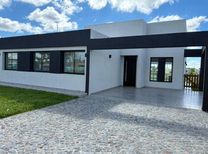 Casa · 148m² · 5 Ambientes · 2 Cocheras
